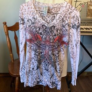 M. Fasis by California blue. Woman’s t-shirt cross with wings on the front